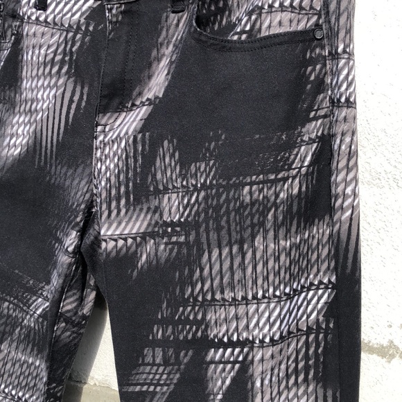 Elie Tahari Printed Ramona Jeans - Picture 8 of 12